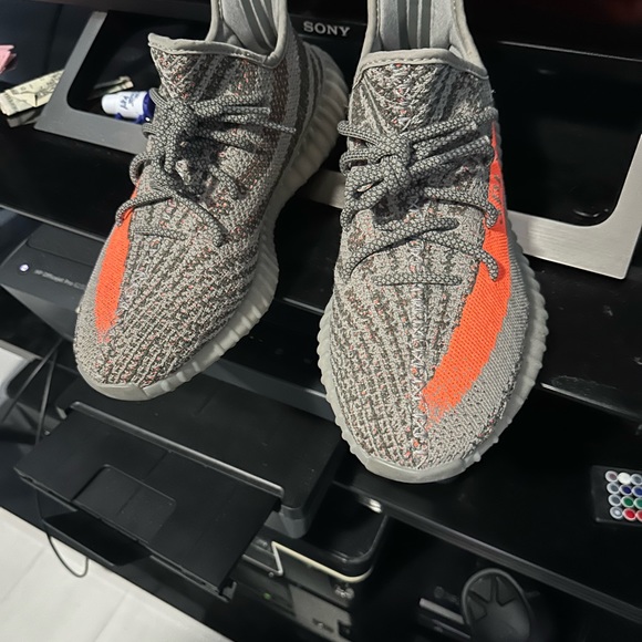 YEEZY 350 BOST BELUGA V2 - Picture 2 of 2